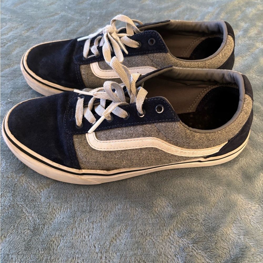 VANS Boys Navy/Gray with White trim (Size 6)
